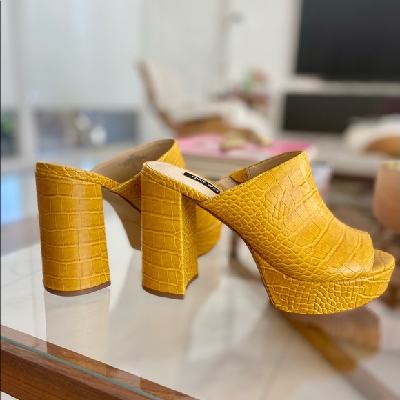 Nine West Shoes - Nine West Ravyn Platform Heeled Sandals 7.5 Yellow Crocodile